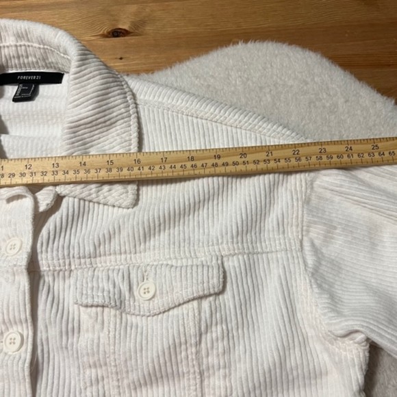 Forever 21 Womens Cream Corduroy Cropped Button Long Sleeve Shirt Jacket Sz LG - Picture 7 of 9